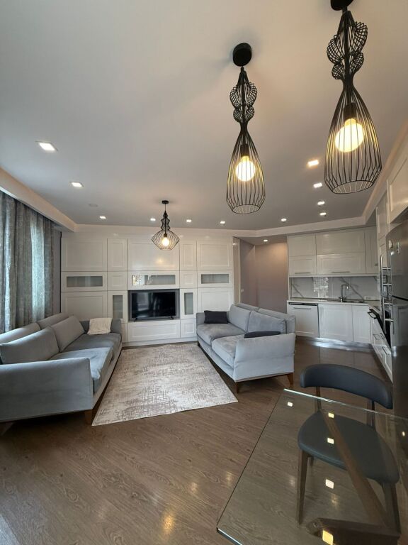 Exclusive, 21 Dhjetori, Old Park! We offer for rent a 2+1+2 Apartment at "Rezidenca Alba"!