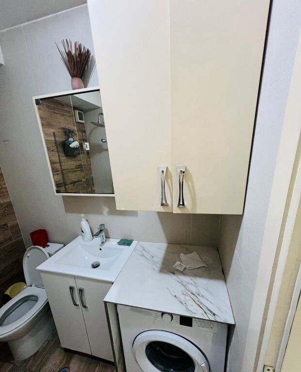 Jepet me qera Apartamenti 3+1+2, Don Bosko Pallati Almak rruga Eshref Frasheri 650 mije leke