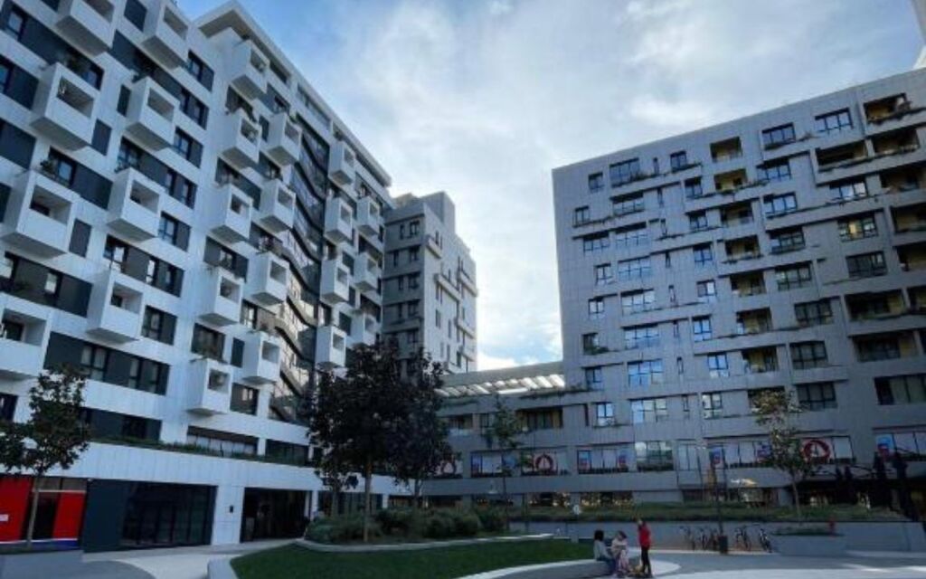 Poste parkimi okazion te kompleksi square 21