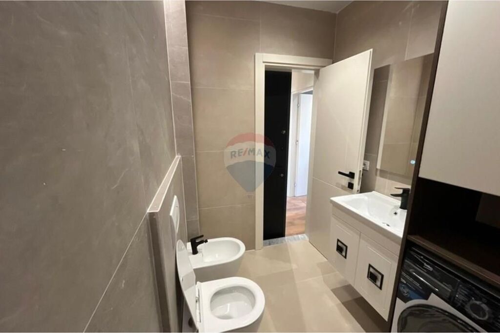Shitet apartament 1+1 te Mine Peza.