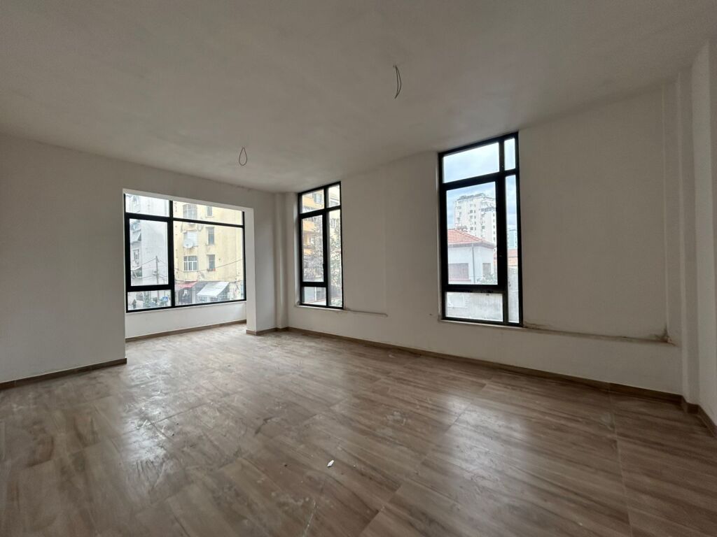 🏢 LOCALE COMMERCIALE IN AFFITTO  VIA MINE PEZA.