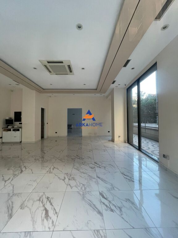 LOCALE COMMERCIALE IN AFFITTO 110M2 "RRUGA E KAVAJES" 2500 EURO