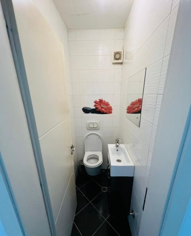 Jepet me qera Apartamenti 3+1+2, Don Bosko Pallati Almak rruga Eshref Frasheri 650 mije leke