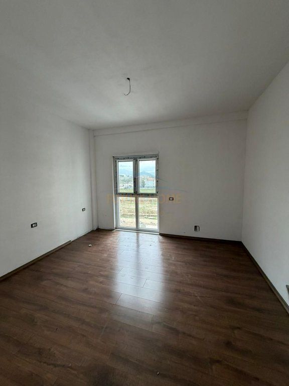 Shitet, Apartament 2+1+2, Sauk, Porta Tirana e Re, Tiranë.