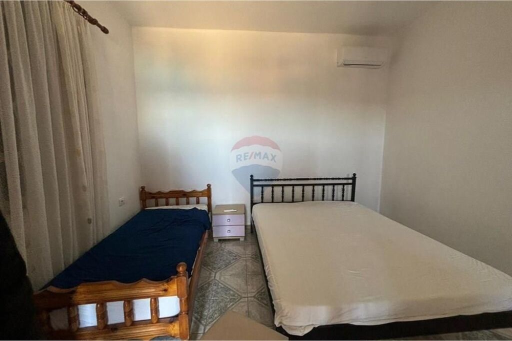 Vilë për Shitje Dhërmi, Rruga Petro Marko