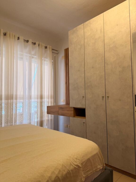 Appartamento 1+1 in vendita – Shkëmbi i Kavajës, vicino all'Hotel Majestic
