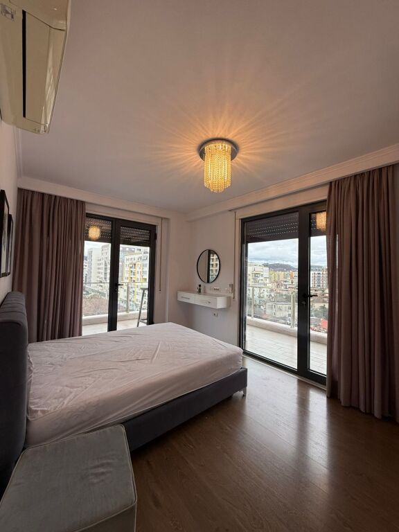Exclusive, 21 Dhjetori, Old Park! We offer for rent a 2+1+2 Apartment at "Rezidenca Alba"!