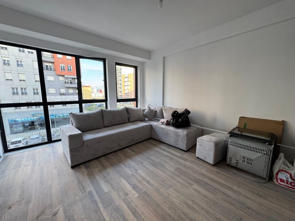 🏢 Apartment 1+1 for rent – 📍Astir, near Villa L2 🏗️ Newly completed building 🏢 Floor: 7 🏠 Typology: 1+1  💰 Price: 50,000 lek/month