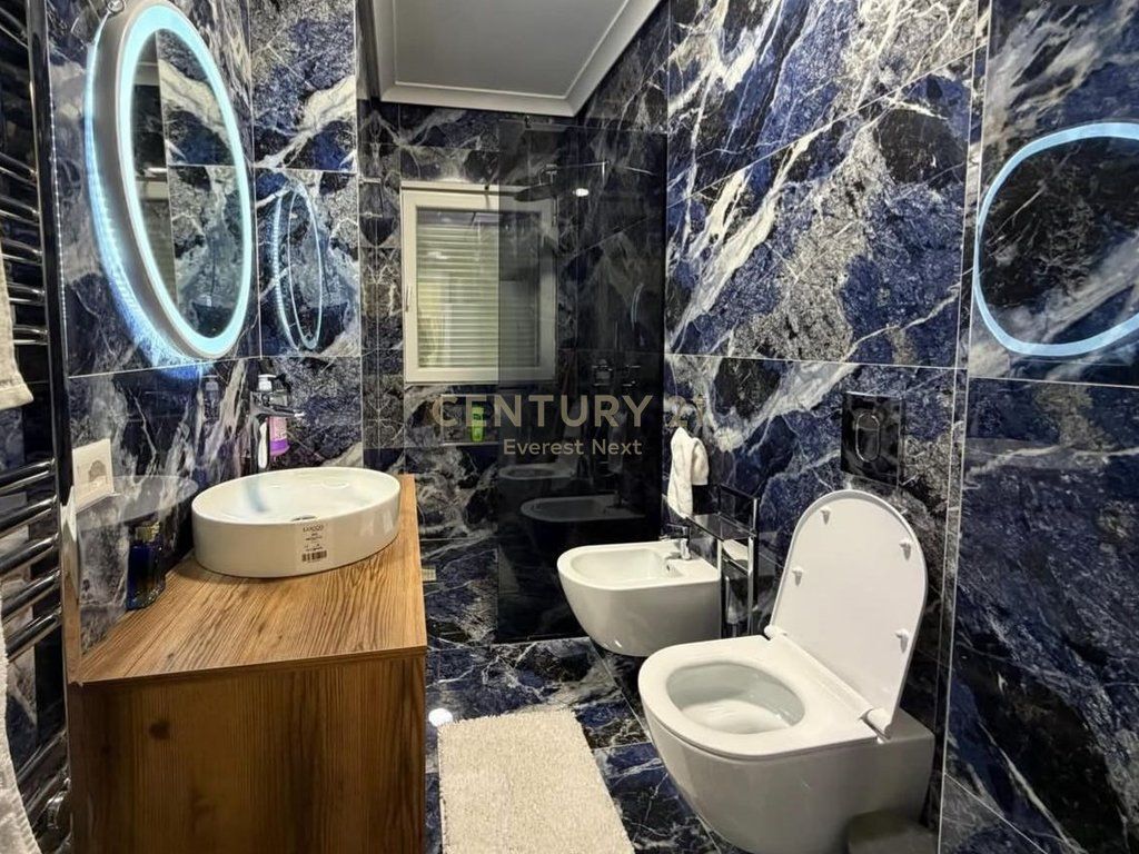 🏡 Shitet Apartament Modern 2+1+2 me 2 Parkime – Qendër, Tiranë