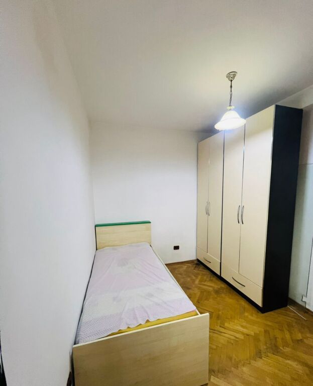 Jepet me qera Apartamenti 3+1+2, Don Bosko Pallati Almak rruga Eshref Frasheri 650 mije leke
