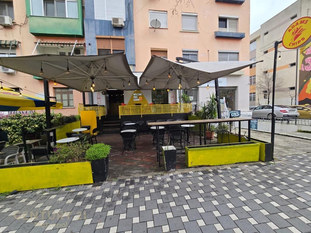 Shitet Biznes Fast Food në Rrugë Kryesore, Pranë Zogut të Zi 19,000 €