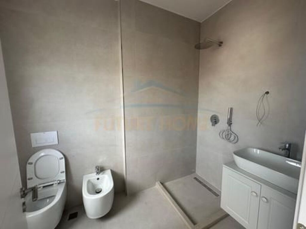 In vendita, Appartamento 2+1+2, Via 5 Maji, Tirana.