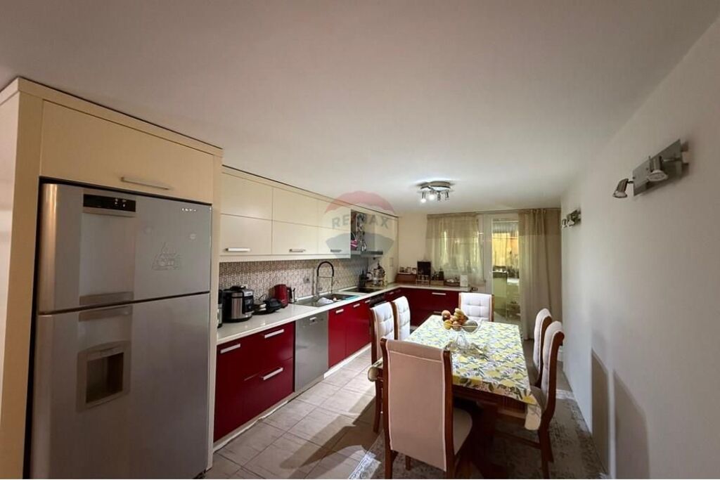 Apartament 3+1+2 +post parkimi Liqeni Thate !