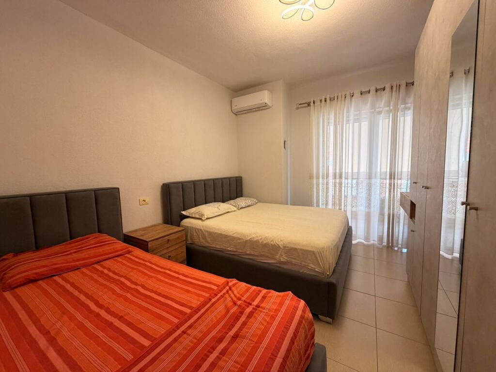 Appartamento 1+1 in vendita – Shkëmbi i Kavajës, vicino all'Hotel Majestic