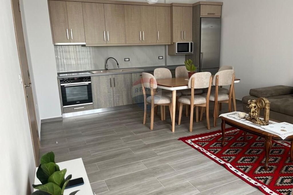 *APARTAMENT 3+1+2 PER QIRA TE *5 MAJI*