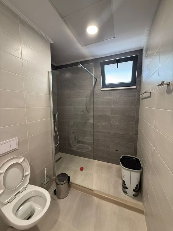 Exclusive, 21 Dhjetori, Old Park! We offer for rent a 2+1+2 Apartment at "Rezidenca Alba"!