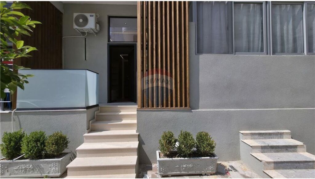 Apartament 1+1 ne shitje vije e pare Lungo Mare, Vlore