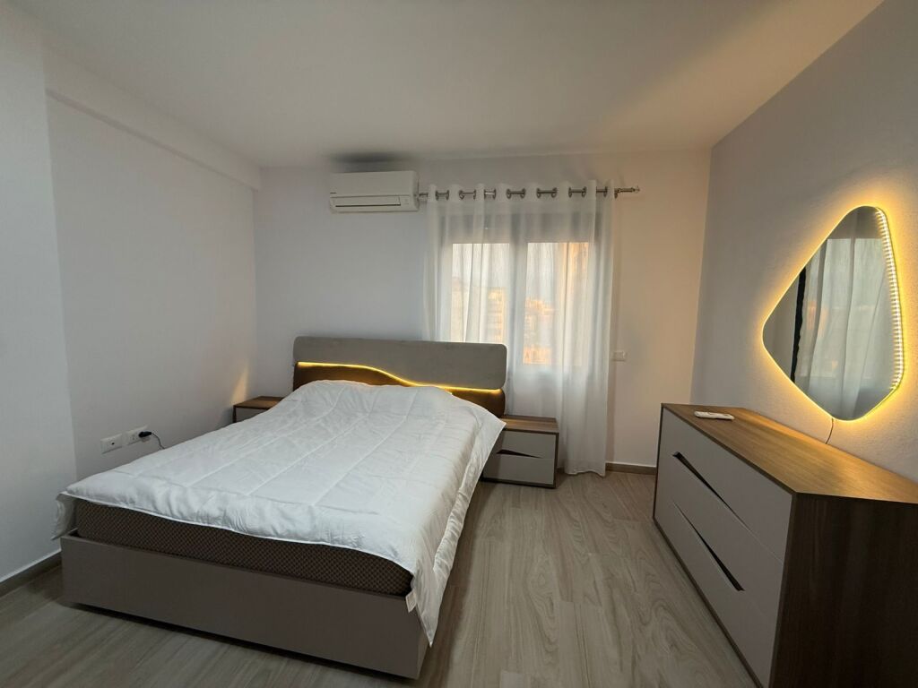 Affitto, Appartamento 2+1+2+Posto Auto, Nuovo Mercato, Tirana.