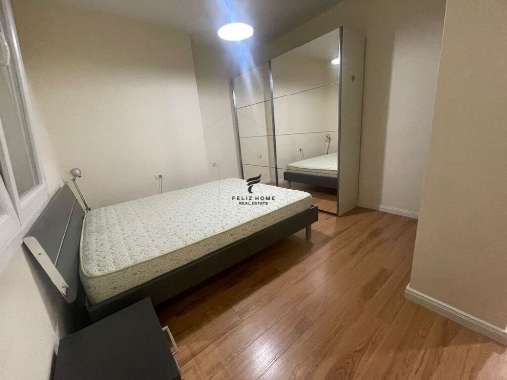 APARTAMENT ME QERA 2+1 ZOGU I ZI 1000 EURO