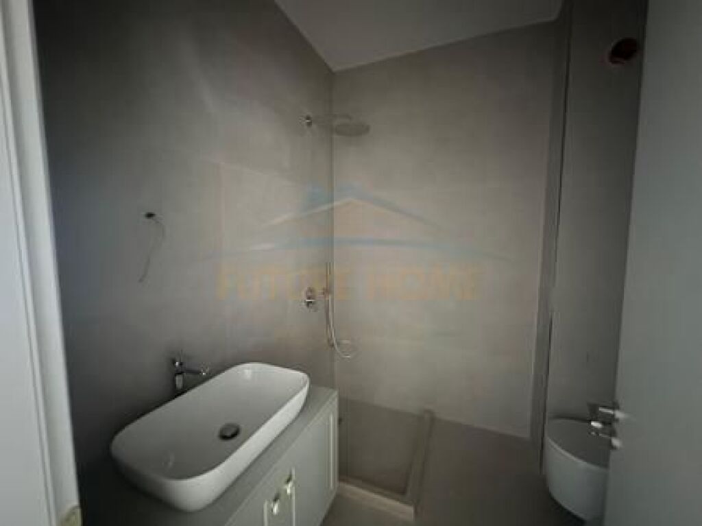 In vendita, Appartamento 2+1+2, Via 5 Maji, Tirana.