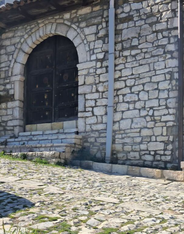 VENDESI IN VENDITA/AFFITTO A "KALA", BERAT