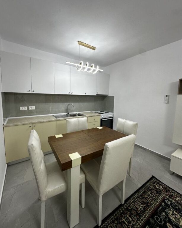 Duplex 2+1, al centro delle scienze naturali, 570 euro