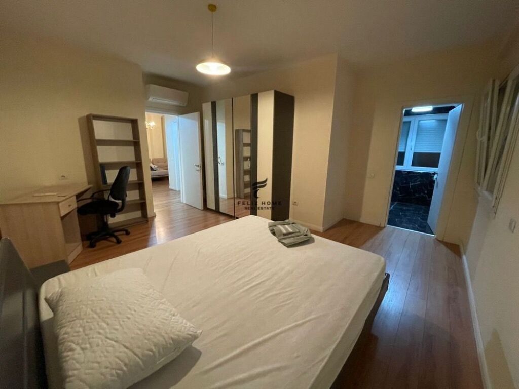 APARTAMENT ME QERA 2+1 ZOGU I ZI 1000 EURO