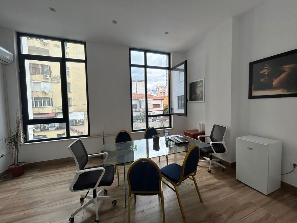 🏢 LOCALE COMMERCIALE IN AFFITTO  VIA MINE PEZA.