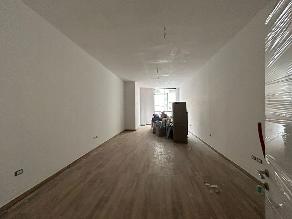 🏢 LOCALE COMMERCIALE IN AFFITTO  VIA MINE PEZA.