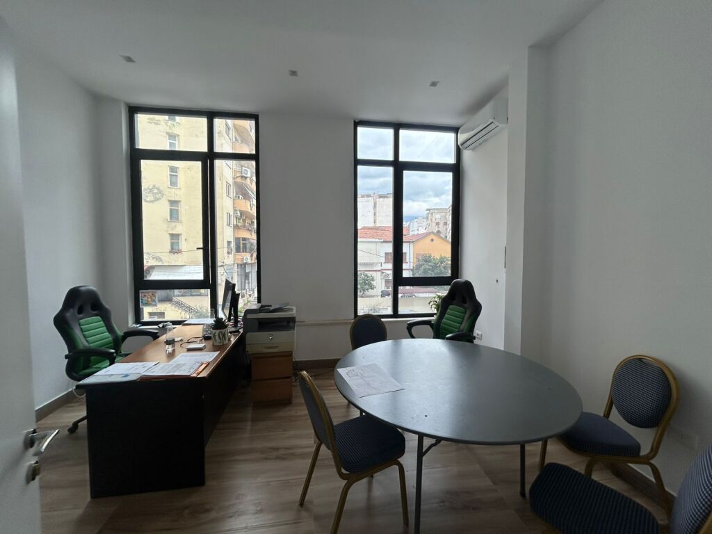 🏢 LOCALE COMMERCIALE IN AFFITTO  VIA MINE PEZA.