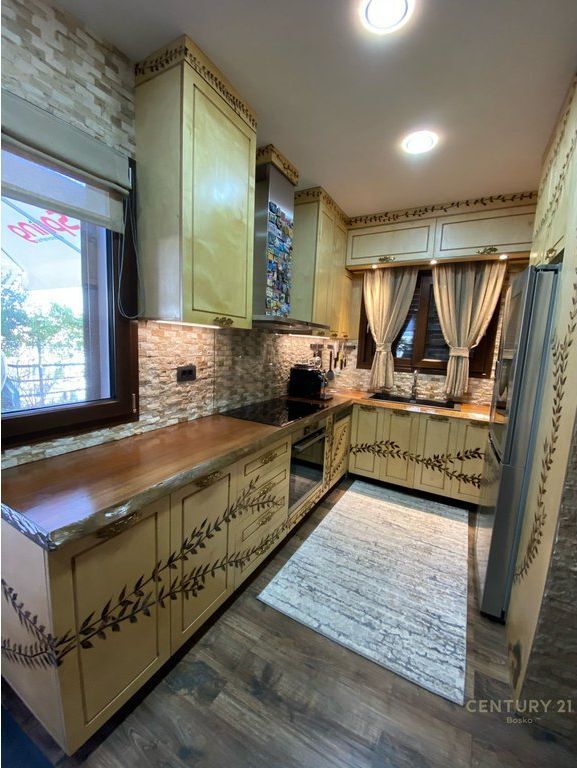 PENTHOUSE IN AFFITTO A YZBERISH