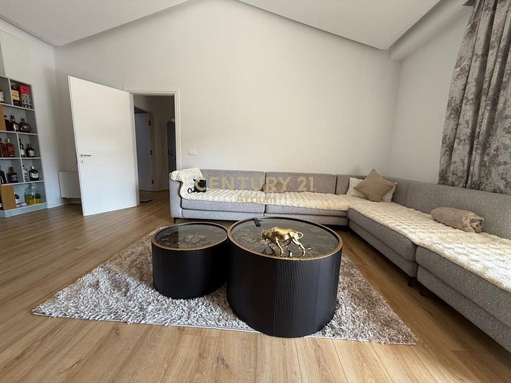 AFFITTASI APPARTAMENTO 3+1+2+VERANDA+3 POSTI AUTO! 1.900 € /Mese