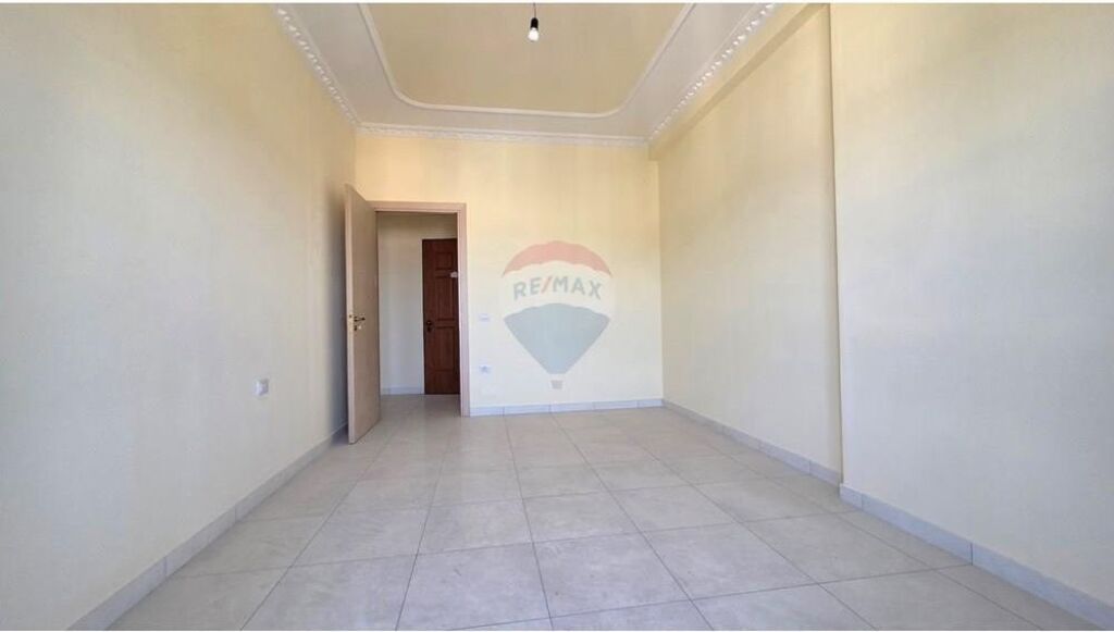 🏡 Shitet Apartament 2+1 në Transballkanike, Vlorë Pas Supermarket Haso