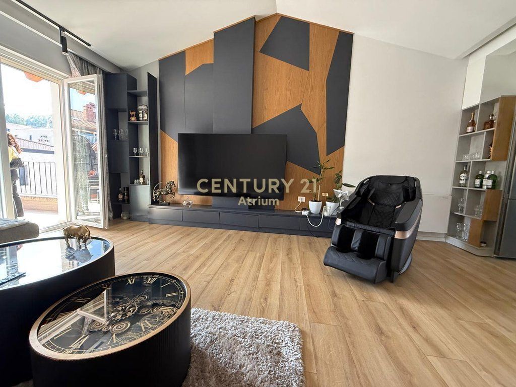 AFFITTASI APPARTAMENTO 3+1+2+VERANDA+3 POSTI AUTO! 1.900 € /Mese