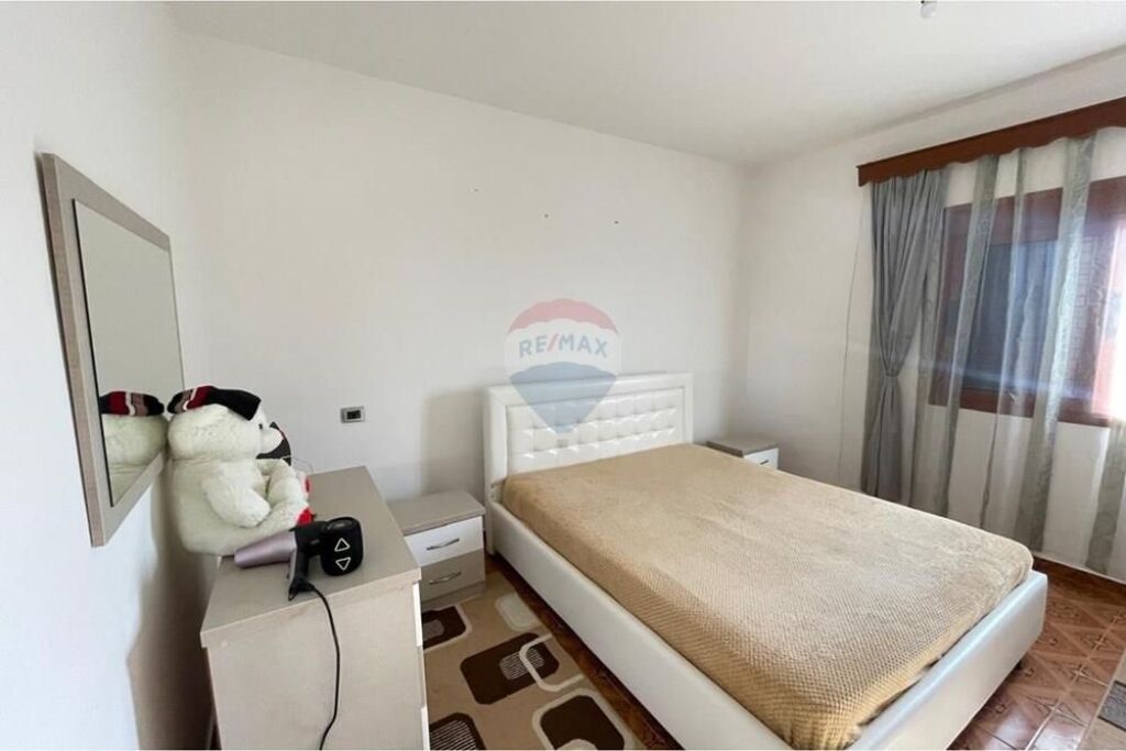 Shitet një shtëpi private në koder mbi Spitalin , Vlorë.