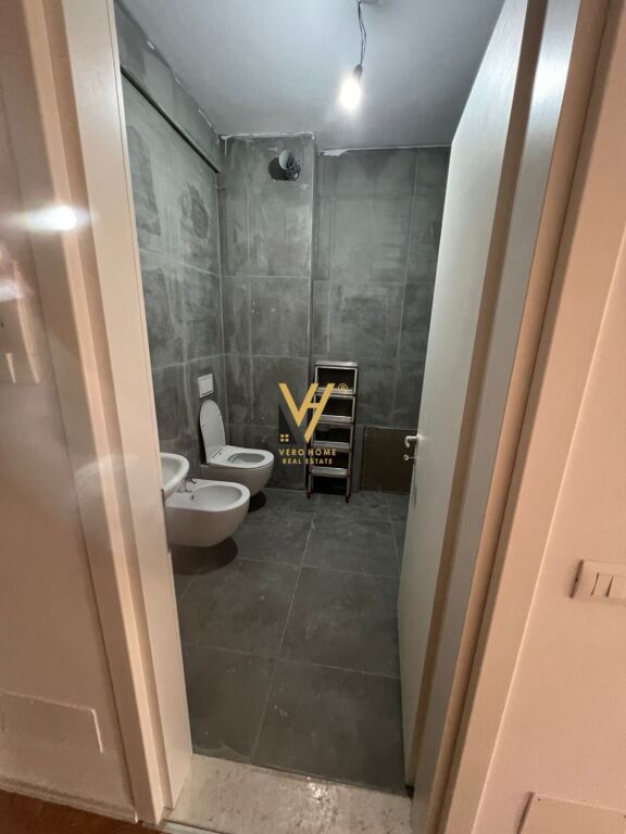 JEPET ZYRE 56 M2 ME QERA TE UNIVERS CITY 380 EURO