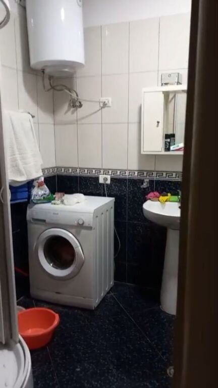 Jepet me qera apartament  2+1 Yzberisht