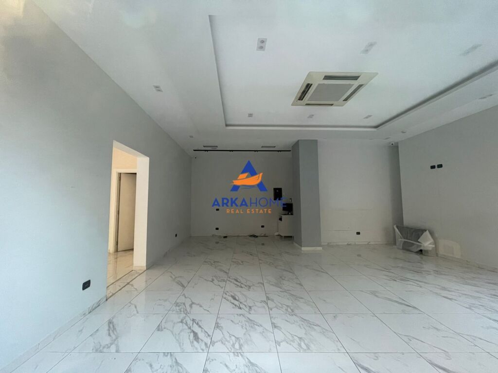 LOCALE COMMERCIALE IN AFFITTO 110M2 "RRUGA E KAVAJES" 2500 EURO