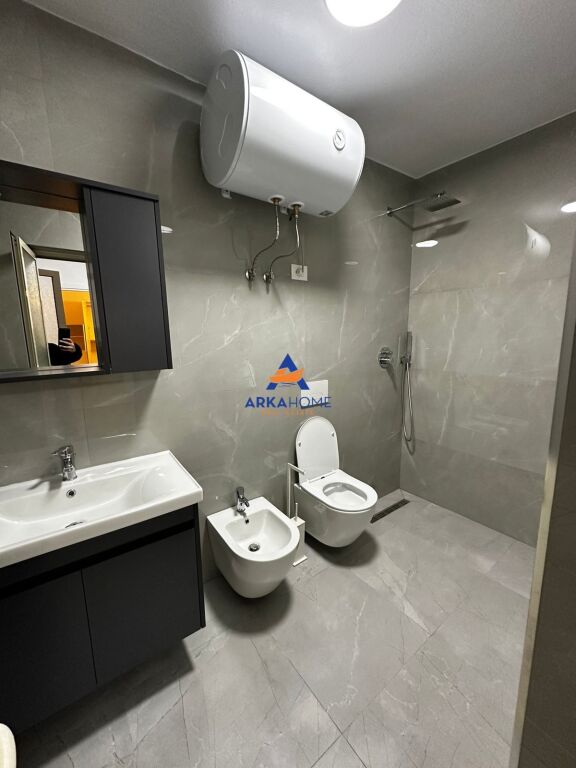 JEPET DUPLEX ME QERA 73M2 "RRUGA HAXHI HYSEN DALLIU , BULEVARDI ZOGU 1" 60000 LEKE