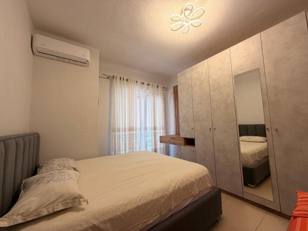 Appartamento 1+1 in vendita – Shkëmbi i Kavajës, vicino all'Hotel Majestic