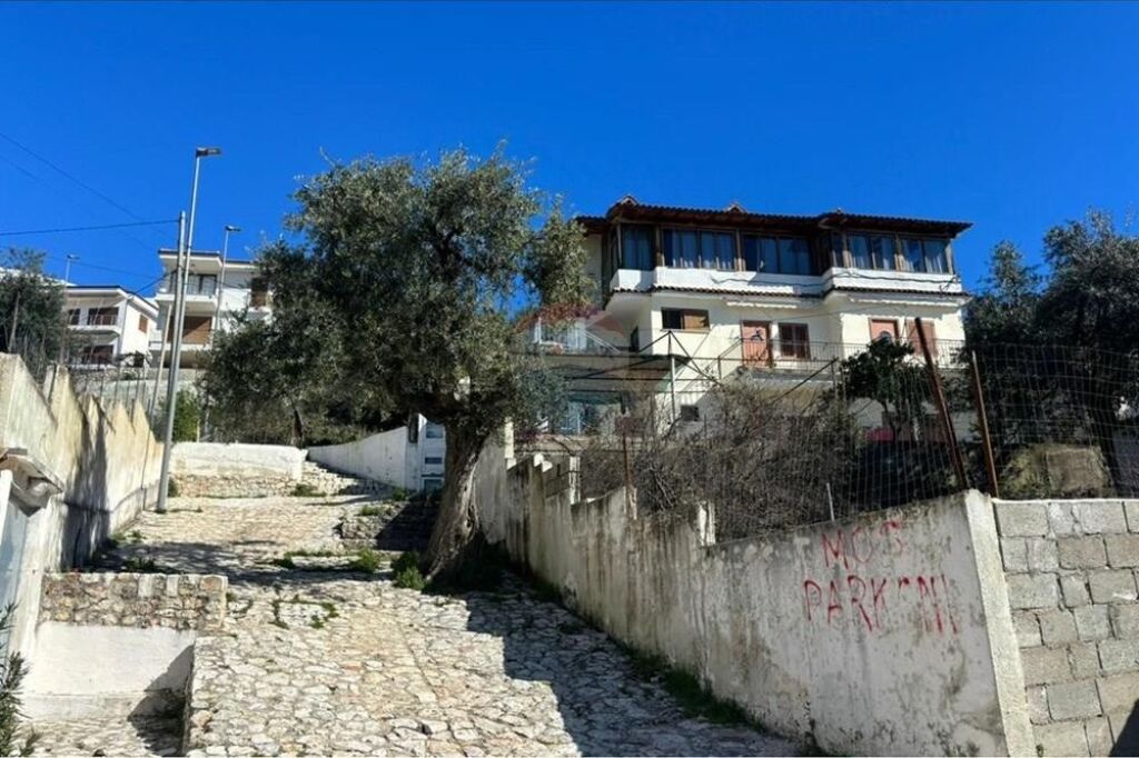 Vilë për Shitje Dhërmi, Rruga Petro Marko