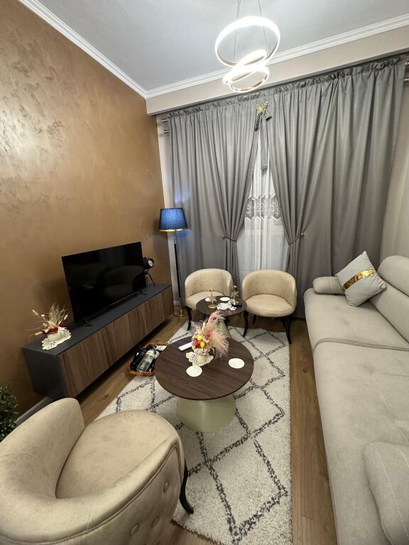 🏢 Jepet me qira apartament 1+1 – Rezidenca Kadiu, Ali Demi
