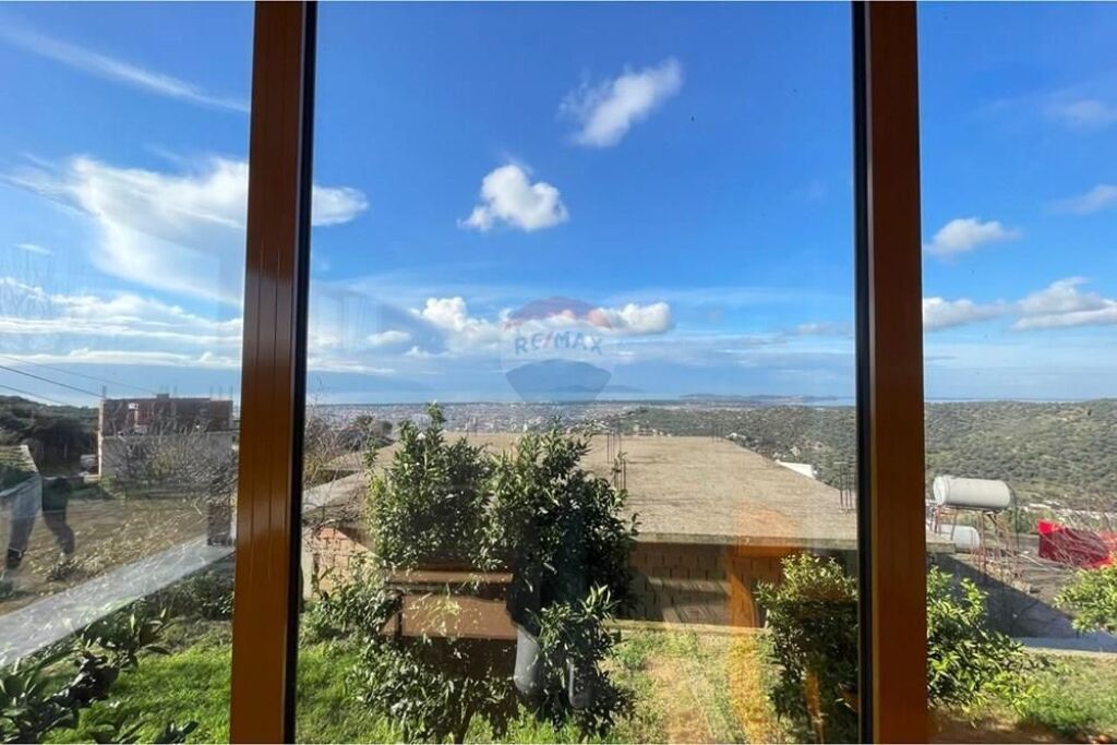 Shitet një shtëpi private në koder mbi Spitalin , Vlorë.