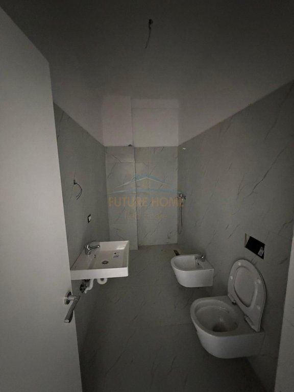Shitet, Apartament 2+1+2, Sauk, Porta Tirana e Re, Tiranë.