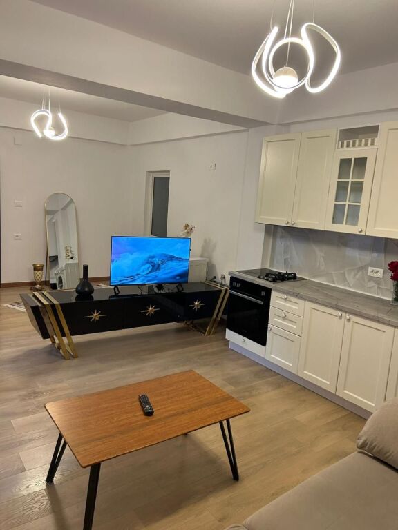 For rent – 2-storey villa floor (Floor 1) Opposite Sofra e Ariut, near the American Villas 📍