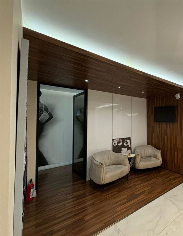 UFFICIO IN AFFITTO 92 M2 LAGO ASCIUTTO 1.600 EURO