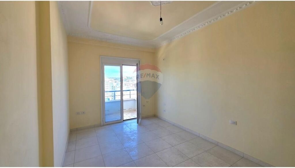 🏡 Shitet Apartament 2+1 në Transballkanike, Vlorë Pas Supermarket Haso
