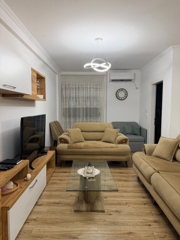 🏠 Jepet me qira apartament 1+1 në Yzberisht – Pallati i Dea Bar
