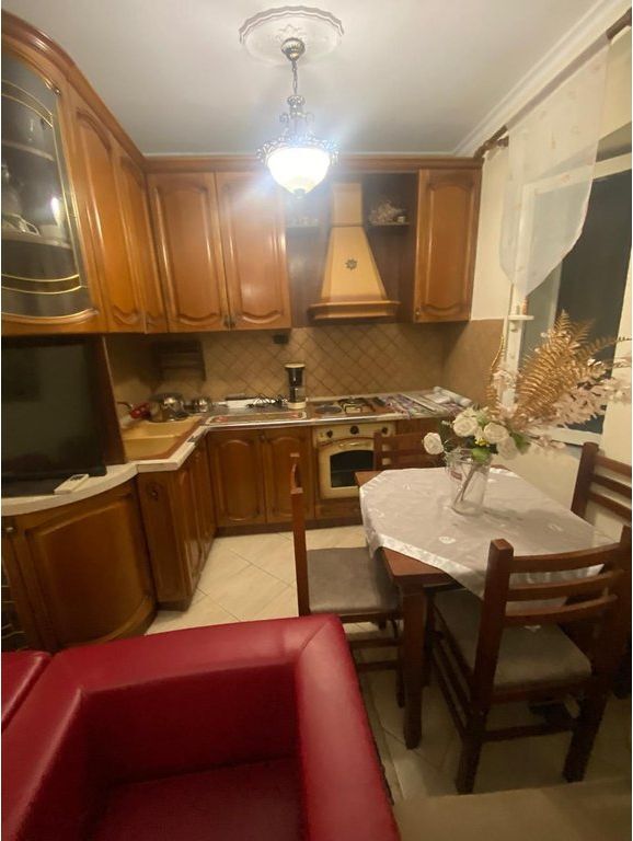 JEPET ME QIRA APARTAMENT 3+1+2 TEK RRUGA SAMI FRASHERI