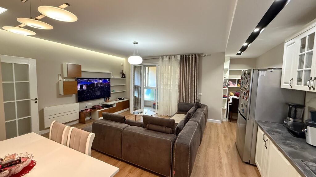 Apartament 2+1 per qera tek Rruga e Kosovarve!